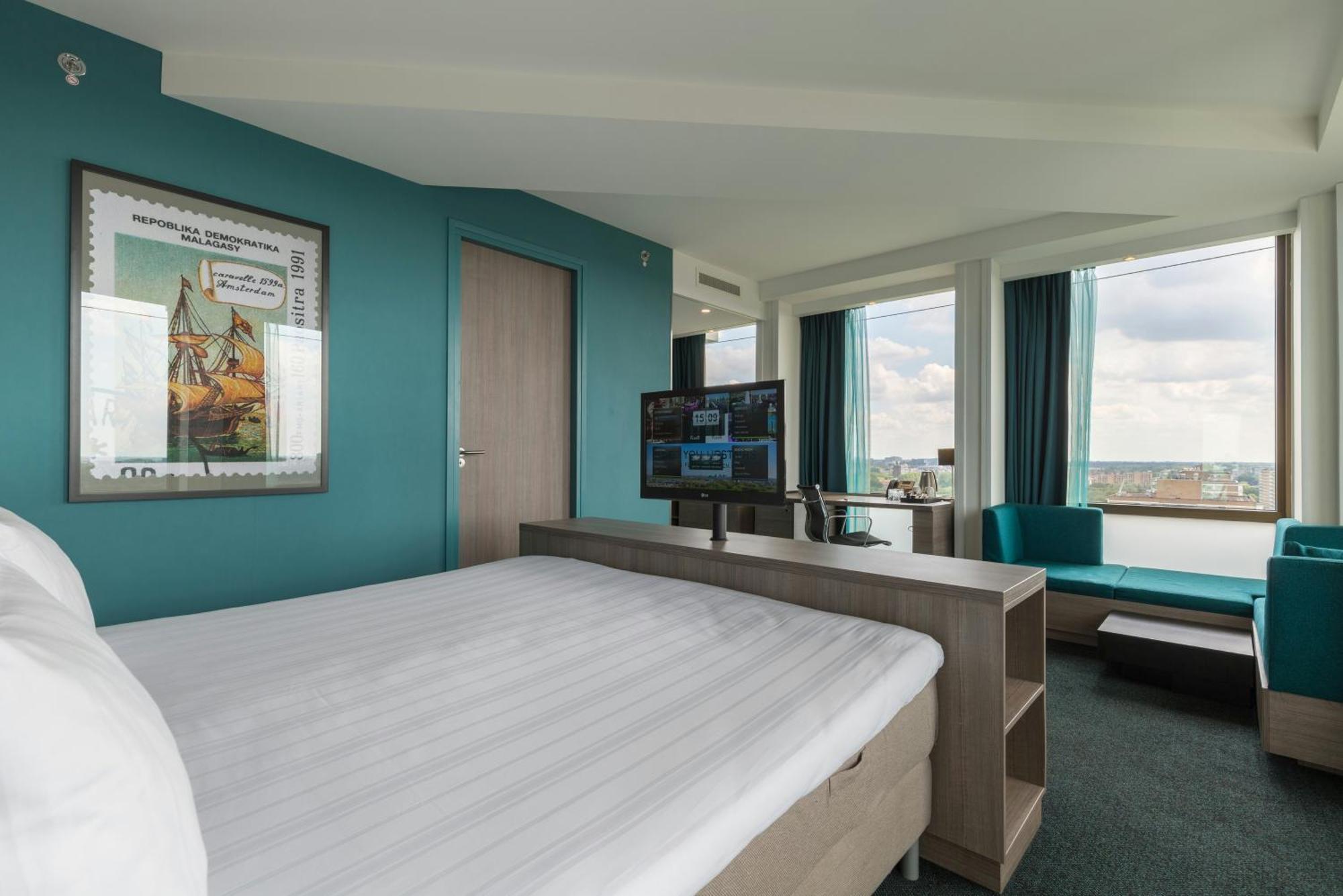 Executive Room 1 King Bed 1 Single Bed Panoramic View,1746889629:JPEG